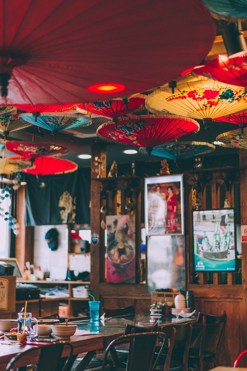 red and white chinese lantern